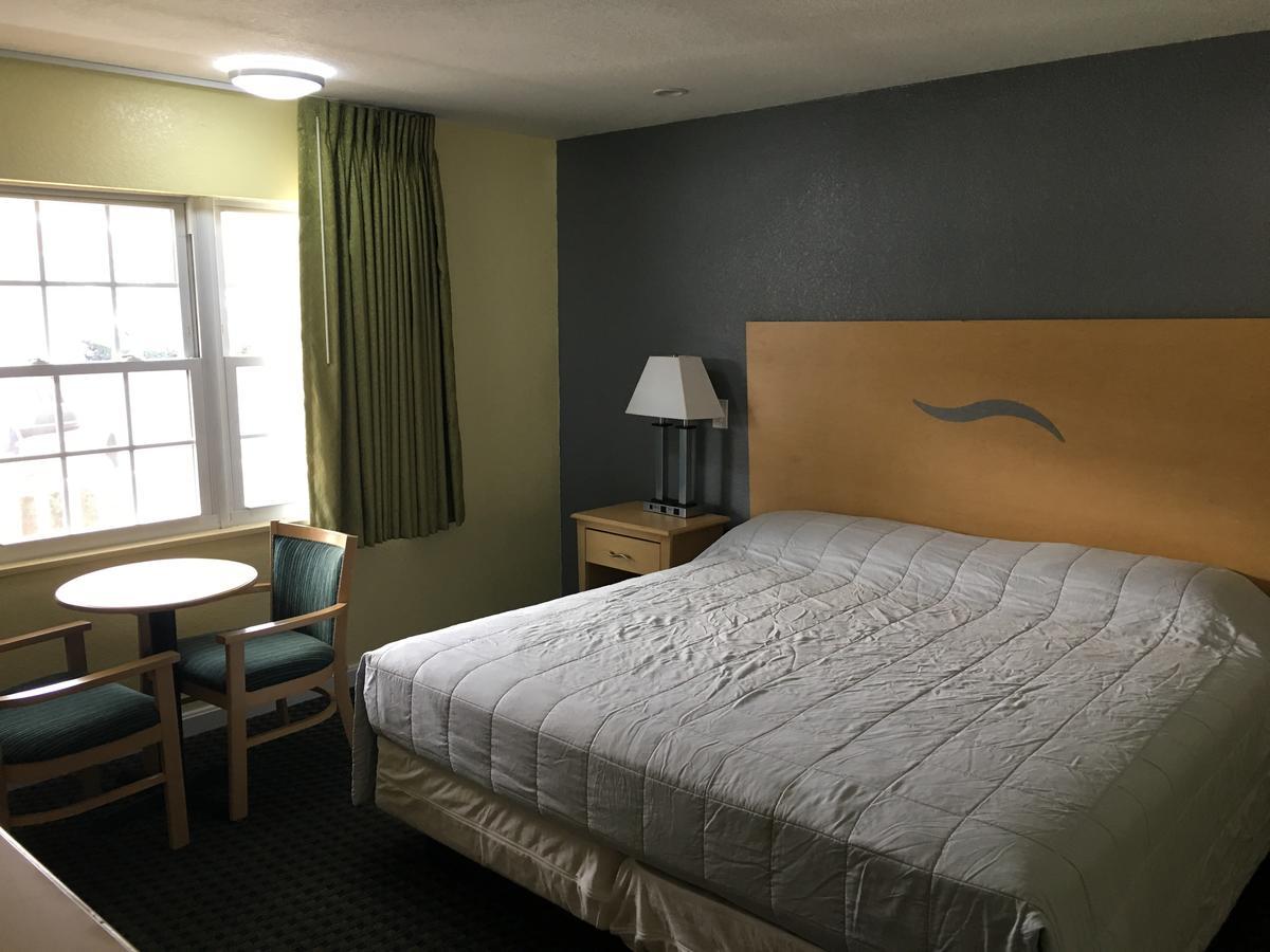 Chisholm'S Motor Inn Saugus Zewnętrze zdjęcie